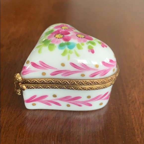 * SOLD * Heart shaped Limoges Box - Picture 4 of 8